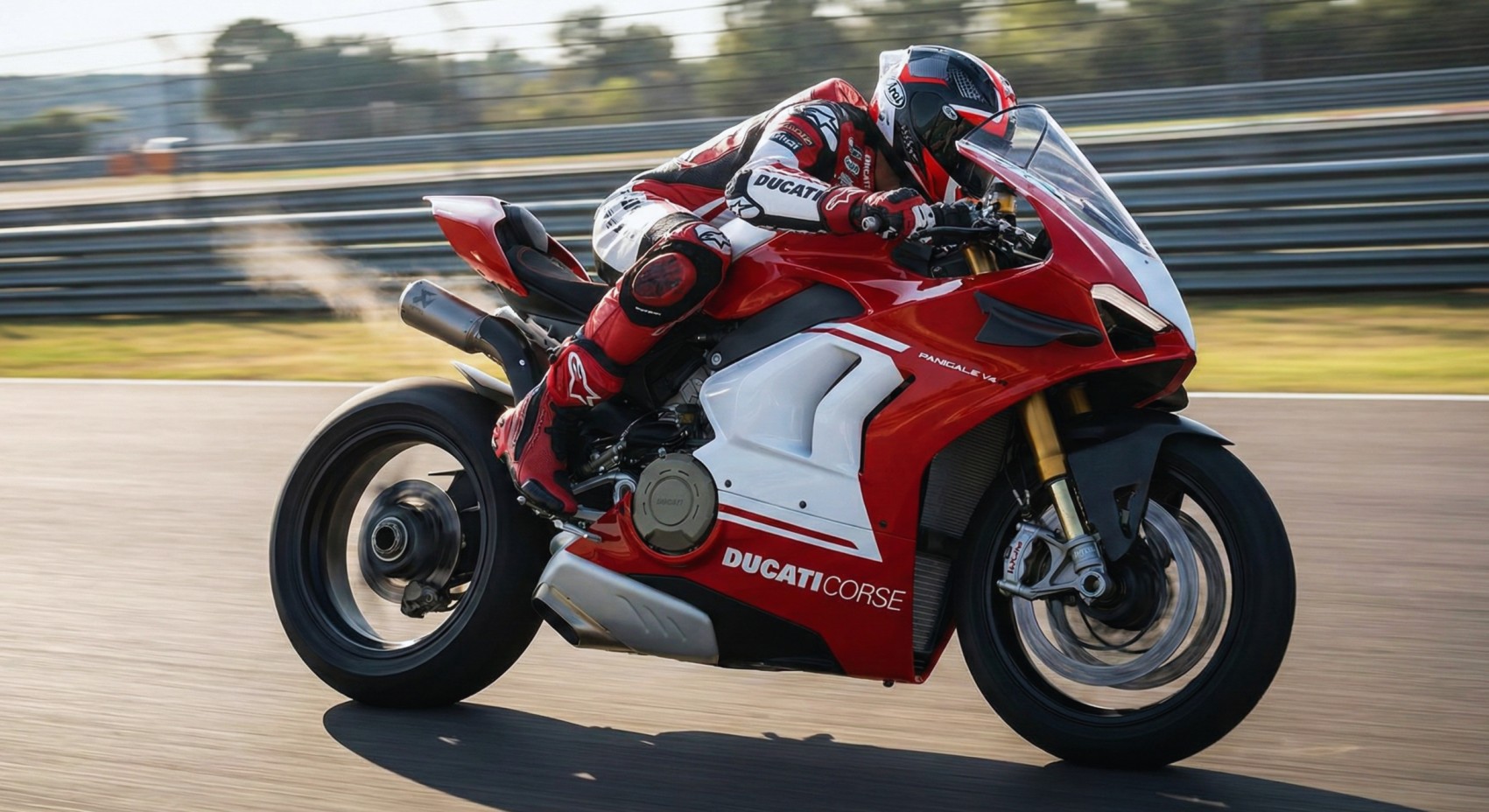 Ducati Panigale V4 R Review in Hindi: Price, Top Speed & Specs - india - Mileagewala